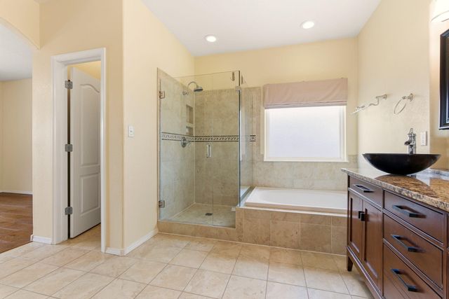 3743 Candelarias Lane NW, Albuquerque, NM 87107