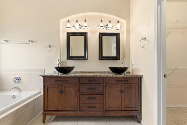 3743 Candelarias Lane NW, Albuquerque, NM 87107