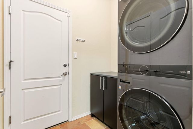 3743 Candelarias Lane NW, Albuquerque, NM 87107