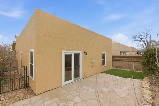 3743 Candelarias Lane NW, Albuquerque, NM 87107