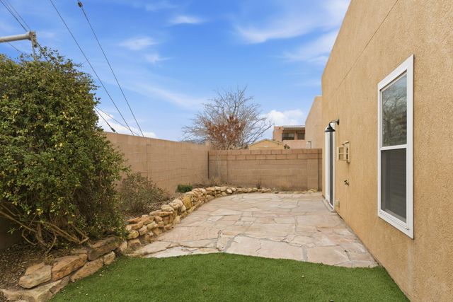 3743 Candelarias Lane NW, Albuquerque, NM 87107