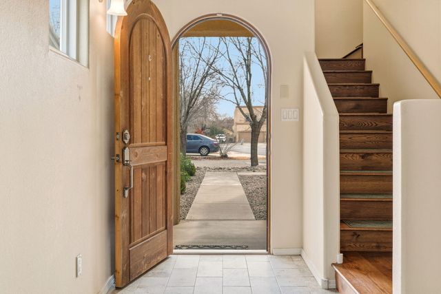 3743 Candelarias Lane NW, Albuquerque, NM 87107