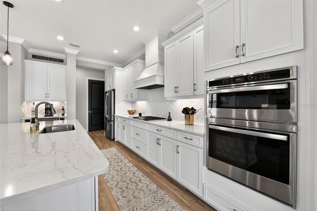 10253 CANAVERAL CIRCLE, Sarasota, FL 34241