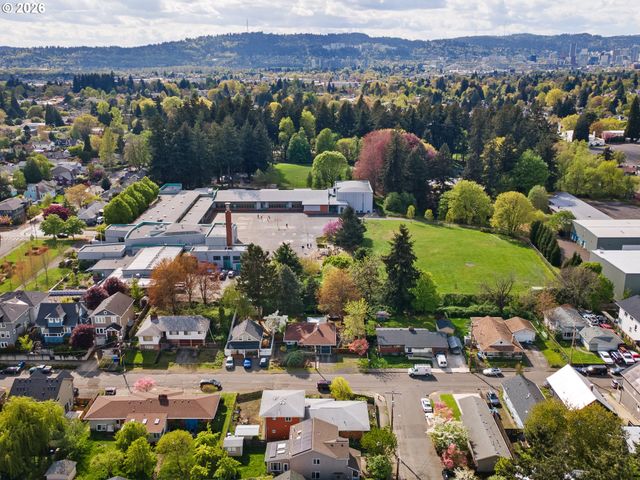 3710 Se 49TH Ave, Portland, OR 97206