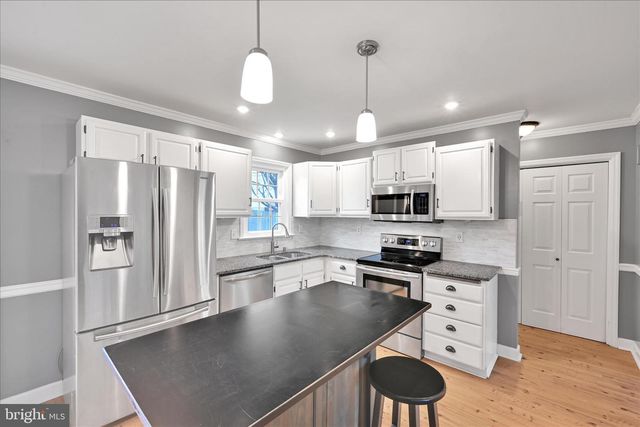 52 LOCUST LN, Willow Street, PA 17584