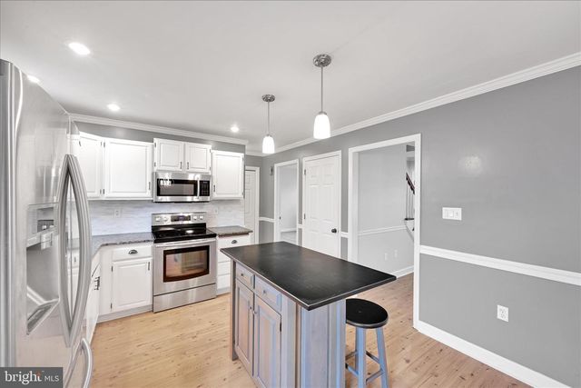 52 LOCUST LN, Willow Street, PA 17584