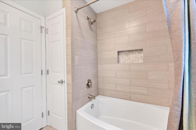 52 LOCUST LN, Willow Street, PA 17584