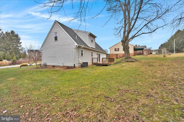 52 LOCUST LN, Willow Street, PA 17584