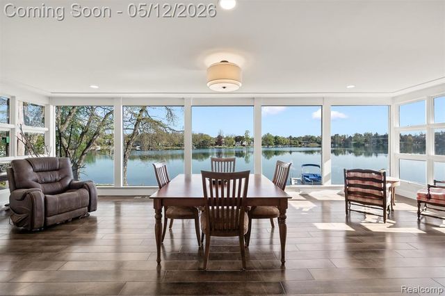 6390 Commerce Road, West Bloomfield, MI 48324