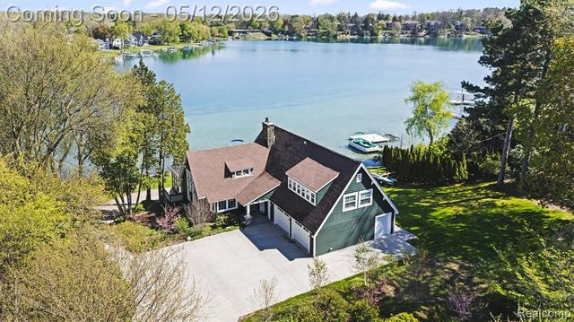 6390 Commerce Road, West Bloomfield, MI 48324