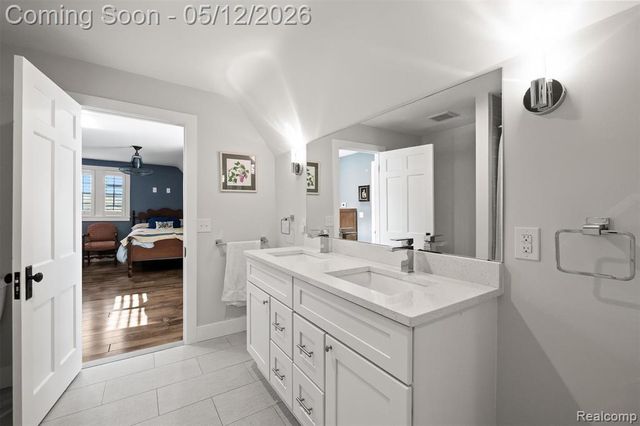6390 Commerce Road, West Bloomfield, MI 48324