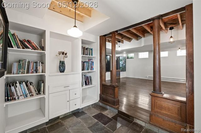 6390 Commerce Road, West Bloomfield, MI 48324