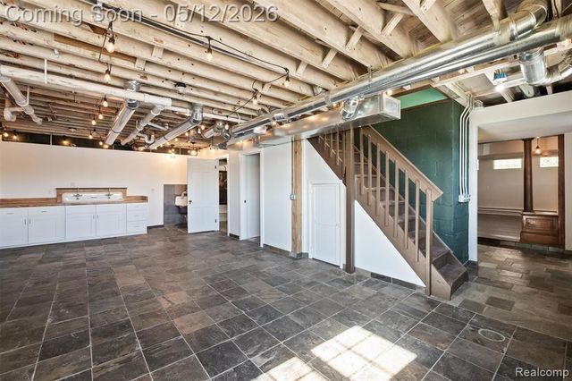 6390 Commerce Road, West Bloomfield, MI 48324