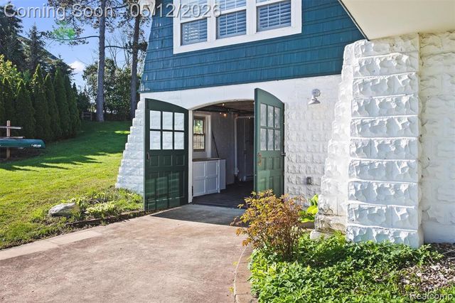 6390 Commerce Road, West Bloomfield, MI 48324