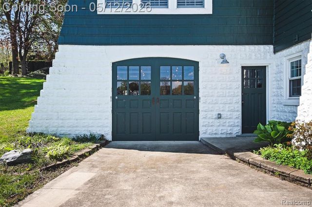 6390 Commerce Road, West Bloomfield, MI 48324