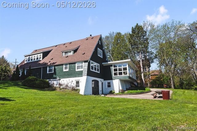 6390 Commerce Road, West Bloomfield, MI 48324