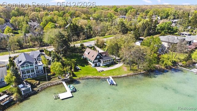 6390 Commerce Road, West Bloomfield, MI 48324