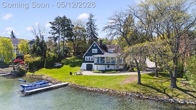6390 Commerce Road, West Bloomfield, MI 48324