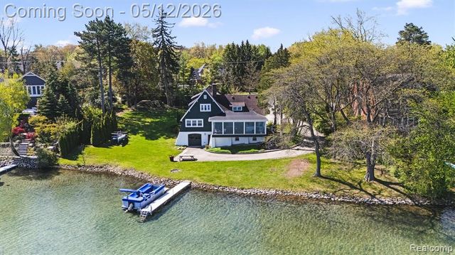 6390 Commerce Road, West Bloomfield, MI 48324
