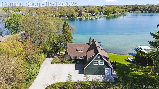 6390 Commerce Road, West Bloomfield, MI 48324