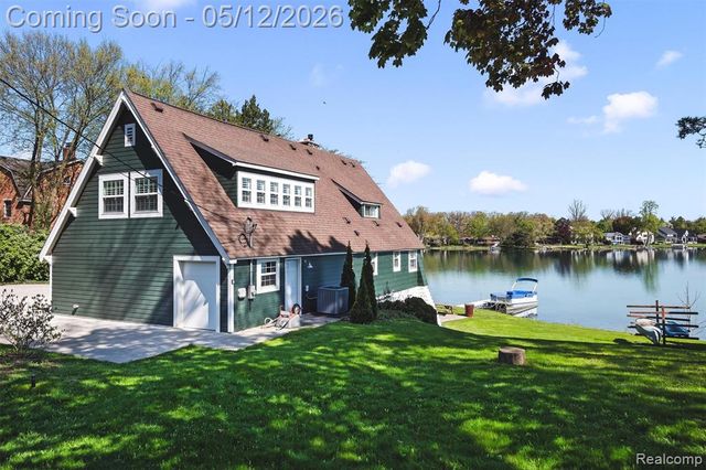 6390 Commerce Road, West Bloomfield, MI 48324