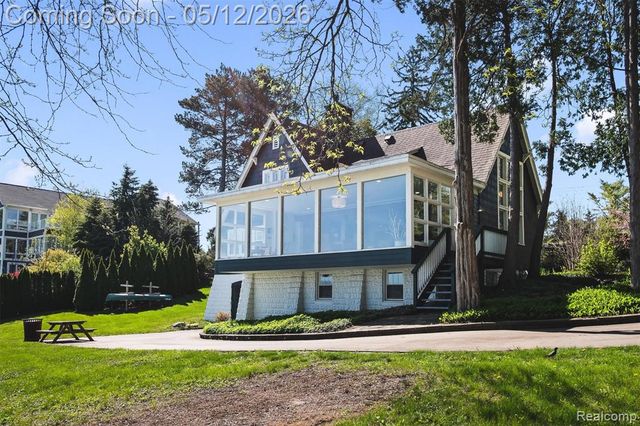 6390 Commerce Road, West Bloomfield, MI 48324