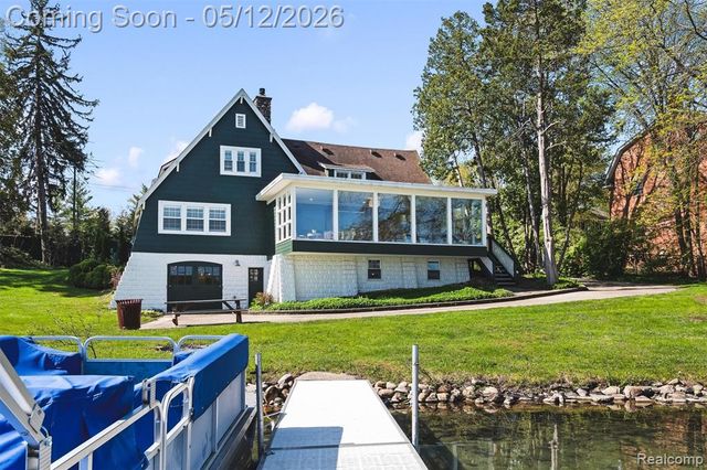 6390 Commerce Road, West Bloomfield, MI 48324