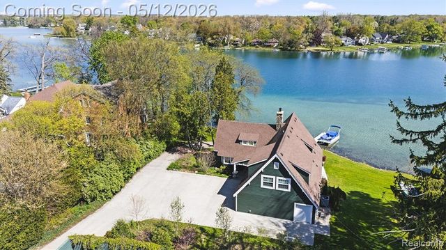 6390 Commerce Road, West Bloomfield, MI 48324