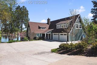 6390 Commerce Road, West Bloomfield, MI 48324