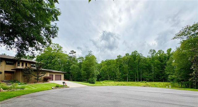 110 Asbury Place Court, Clemmons, NC 27012