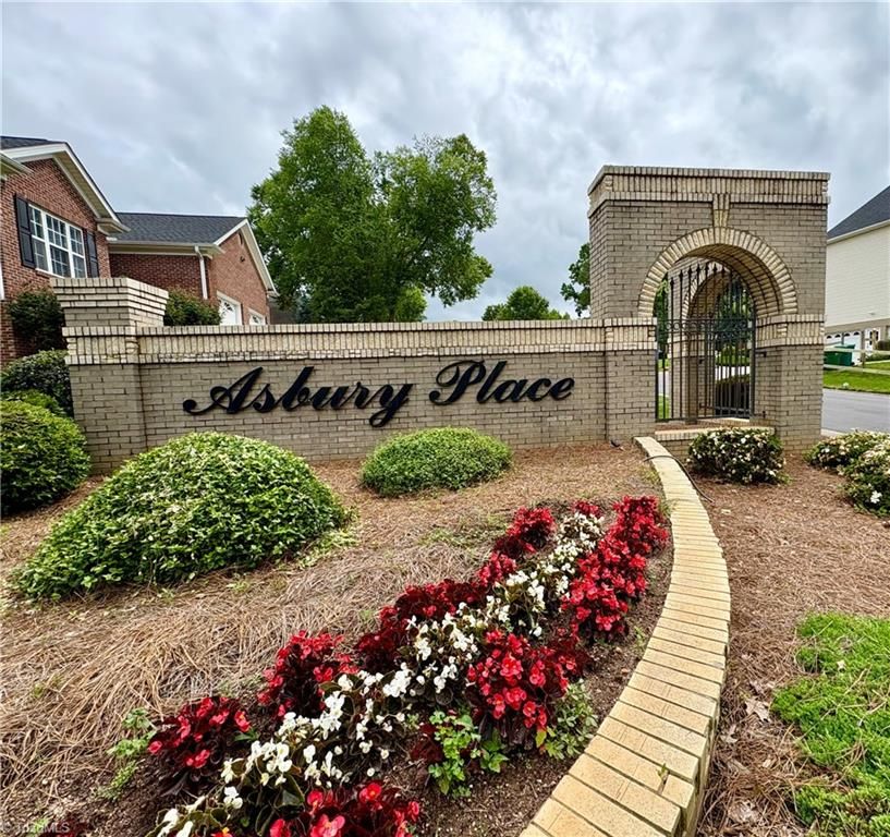 110 Asbury Place Court, Clemmons, NC 27012