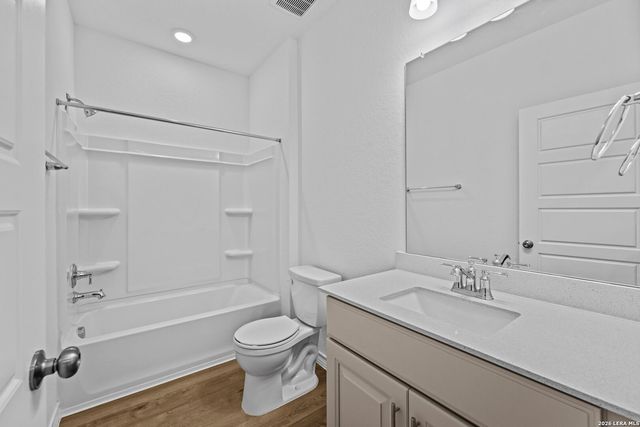 438 Nightingale Ave, Marion, TX 78124