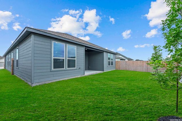 438 Nightingale Ave, Marion, TX 78124