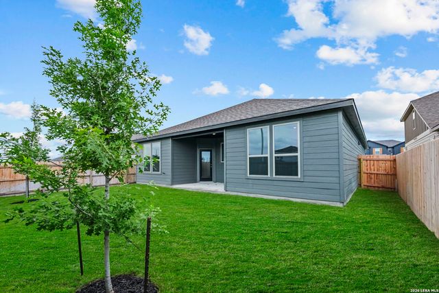 438 Nightingale Ave, Marion, TX 78124