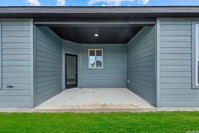 438 Nightingale Ave, Marion, TX 78124