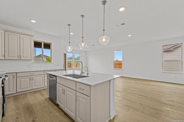 438 Nightingale Ave, Marion, TX 78124