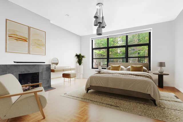 33 W 9TH Street, New York City, NY 10011