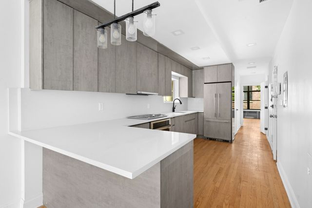 33 W 9TH Street, New York City, NY 10011