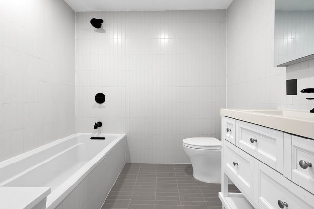 33 W 9TH Street, New York City, NY 10011