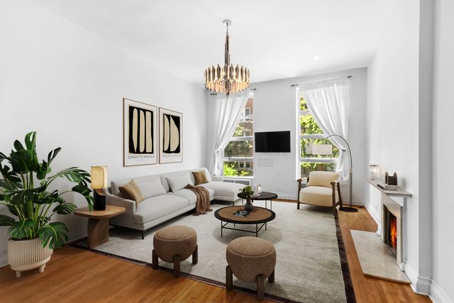 33 W 9TH Street, New York City, NY 10011