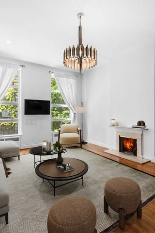 33 W 9TH Street, New York City, NY 10011