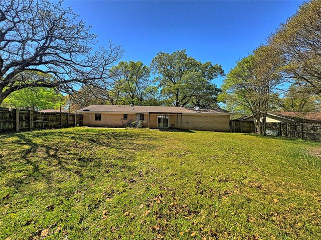 905 Bunny Rabbit Road, Athens, TX 75751
