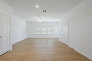 109 Desert Hare DR, Jarrell, TX 76537