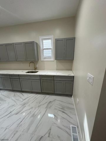 377 Littleton Ave, Newark City, NJ 07103
