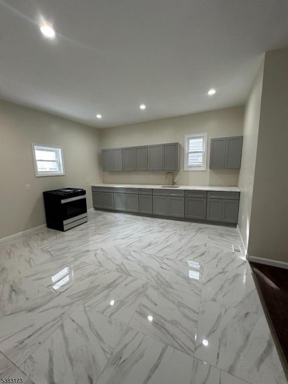 377 Littleton Ave, Newark City, NJ 07103 — photo 3