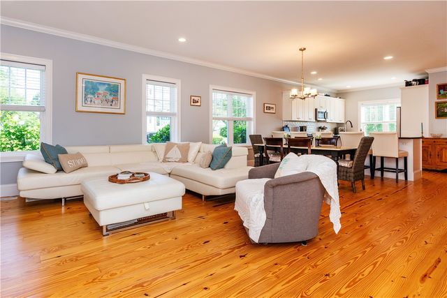 19 Eustis Avenue, Newport, RI 02840
