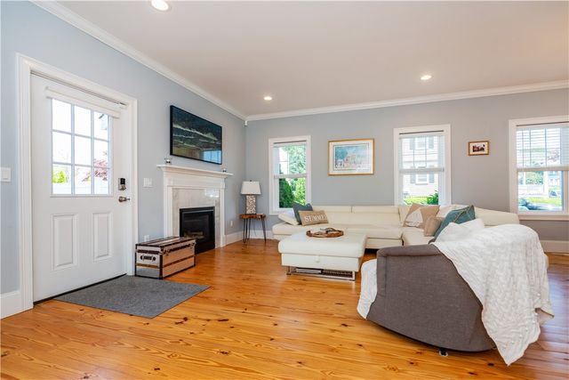 19 Eustis Avenue, Newport, RI 02840