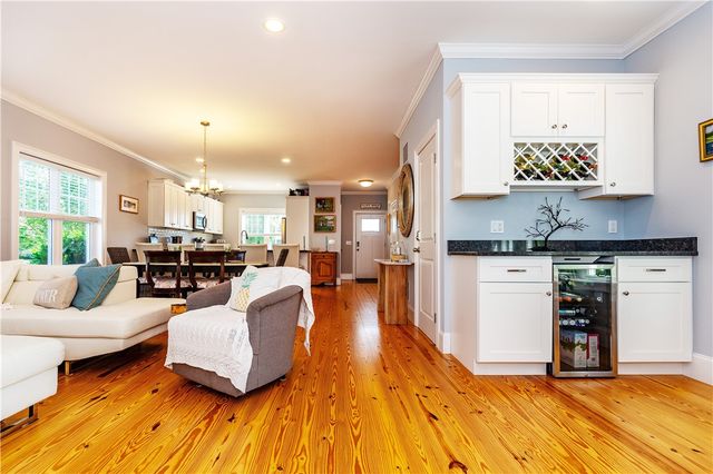 19 Eustis Avenue, Newport, RI 02840