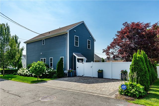 19 Eustis Avenue, Newport, RI 02840