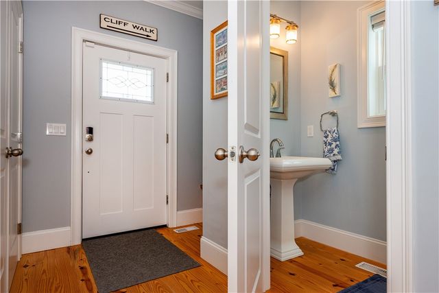 19 Eustis Avenue, Newport, RI 02840